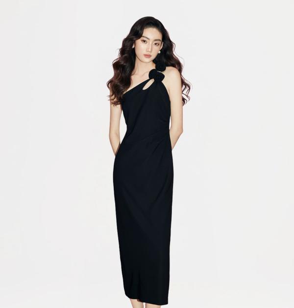 ĐẦM LỆCH VAI ECLIPSE DRESS ĐÍNH HOA 3D ÔM BODY NHẸ ĐI TIỆC SANG TRỌNG